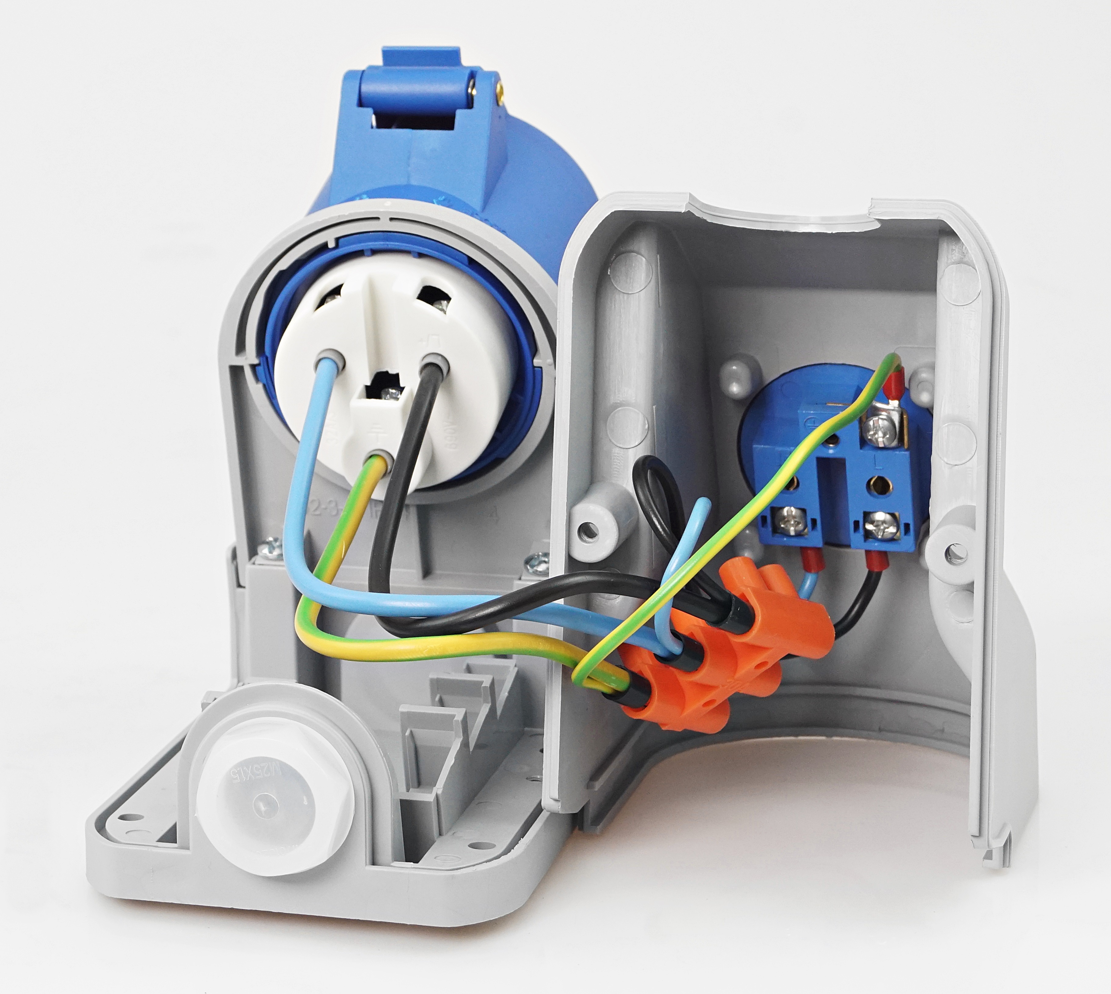 Mennekes AMAXX Steckdosen-Kombination, 1x CEE 32A, 1x CEE 16A, 2x Schuko | Elektroversand Schmidt GmbH